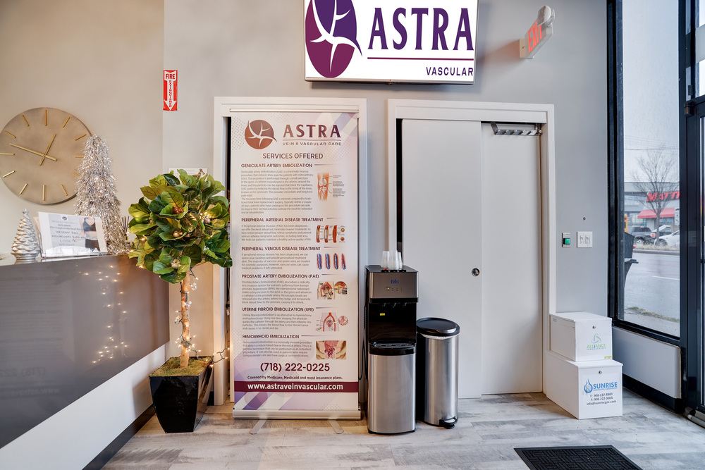 Banner highlighting knee pain treatment services offered at Astra knee pain in Astoria Queens