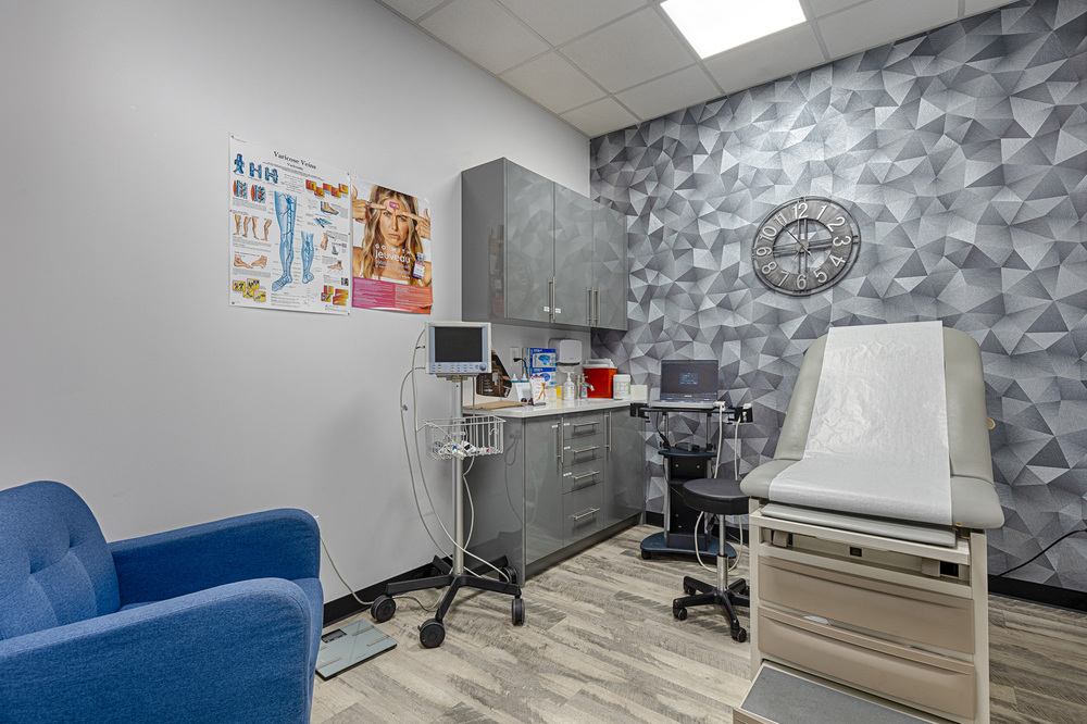 Modern exam room at Astra knee pain clinic for pain diagnosis and treatment
