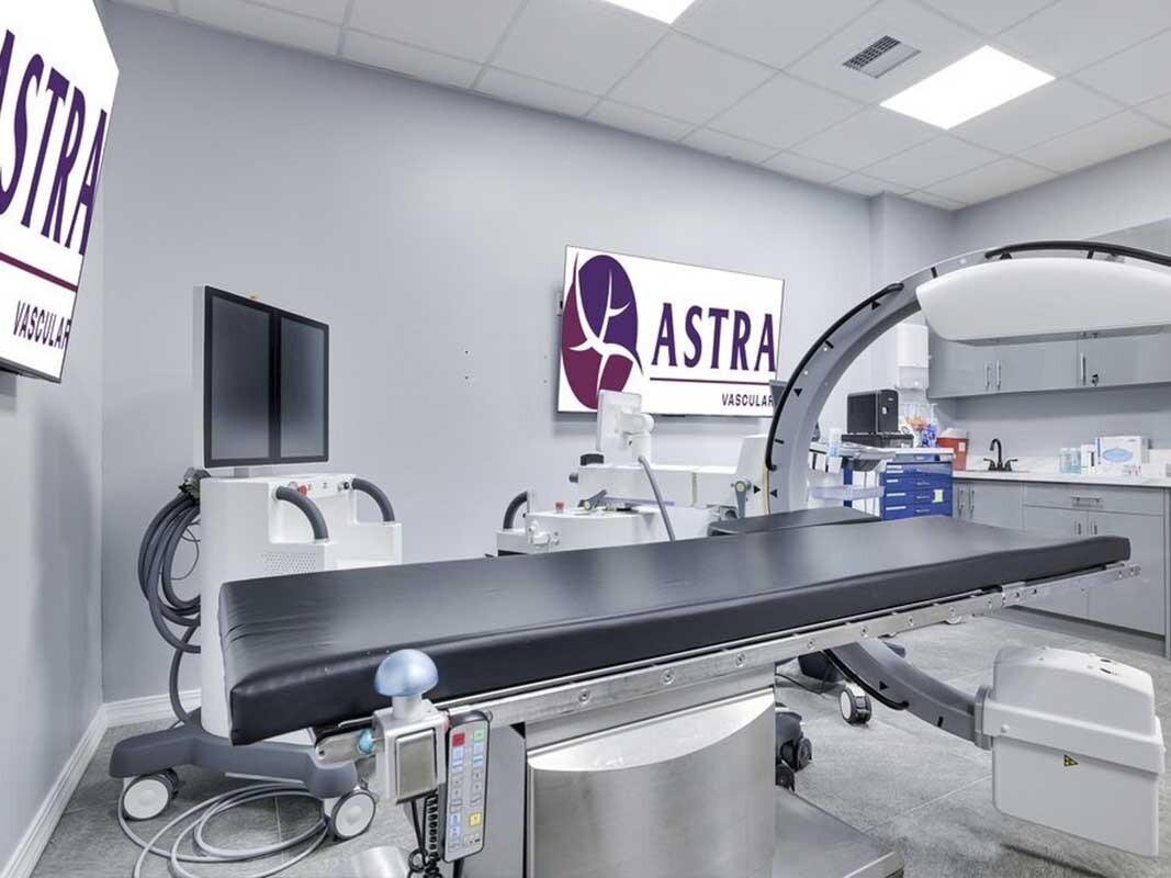 Advanced treatment room at Astra Knee Pain Center equipped for minimally invasive genicular artery embolization (GAE) procedures.
