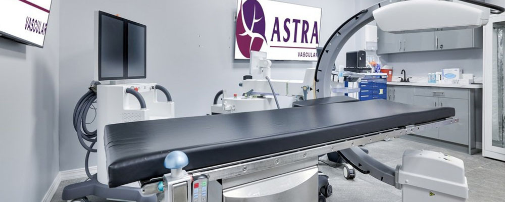 Astra Knee Pain Center treatment room with advanced equipment for non-surgical knee pain care.