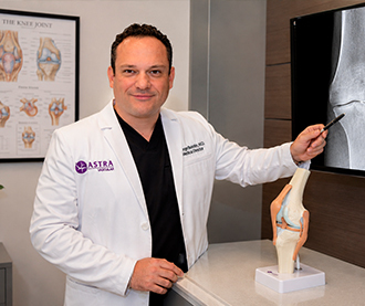 Doctor offering osteoarthritis treatment in your area at Astra Knee Pain Center for knee arthritis pain and mobility problems.